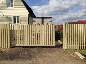 Ворота откатные из евроштакетника - пример 12 фото в Малаховке