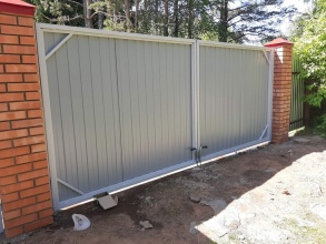 Распашные ворота с ручным управлением - пример 1 фото в Малаховке