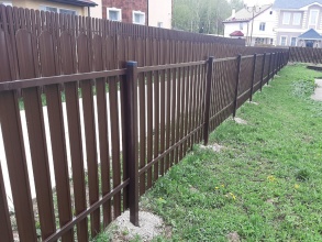 Забор из евроштакетника с утрамбовкой щебнем 70 метров фото в Малаховке