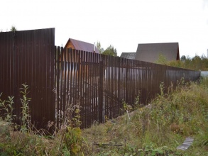 Забор из евроштакетника с утрамбовкой щебнем 84 метра фото с установкой