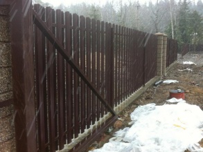 Забор из евроштакетника в шахматном порядке 122 метра фото в Малаховке