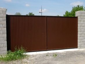 ворота распашные с ручным управлением - пример 11 фото в Малаховке