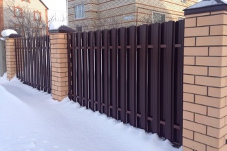 Забор из евроштакетника в шахматном порядке 30 метров фото в Малаховке