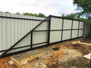 Откатные ворота с ручным управлением - пример 1 фото в Малаховке