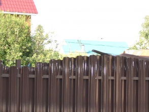 Забор из евроштакетника на ленточном фундаменте 10 метров фото в Малаховке