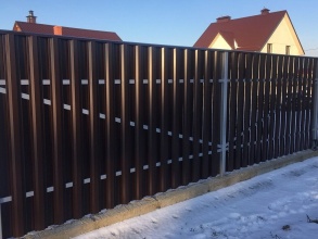 Забор из евроштакетника в шахматном порядке 10 соток фото в Малаховке