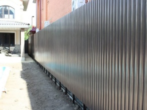 Забор из евроштакетника на ленточном фундаменте 57 метров фото в Малаховке