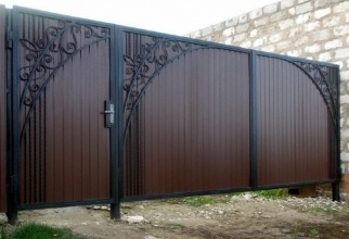 Распашные ворота из профнастила - пример 1 фото в Малаховке