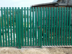 Забор из евроштакетника с утрамбовкой щебнем 150 метров фото с установкой